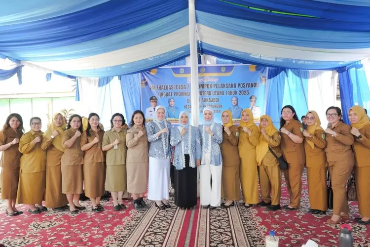 Wabup Adlin menyampaikan apresiasi atas capaian membanggakan Posyandu Desa Sukajadi yang berhasil masuk dalam 6 besar Posyandu terbaik tingkat Provinsi Sumut.