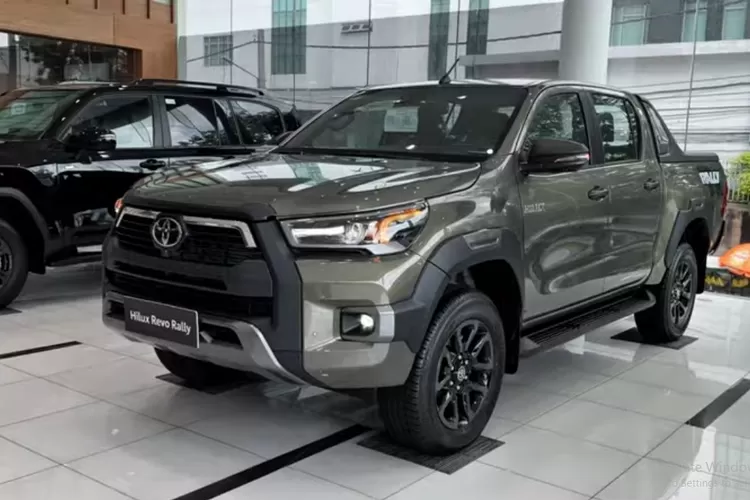  Toyota Hilux Rally terbaru hadir dengan desain yang semakin agresif dan performa yang jauh lebih bertenaga dibanding generasi sebelumnya. (Tangkapan Layar YouTube CarShow TV)