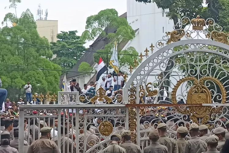 Unras Tutup TPL Menggema, Massa Tantang Keberpihakan Gubernur Sumut