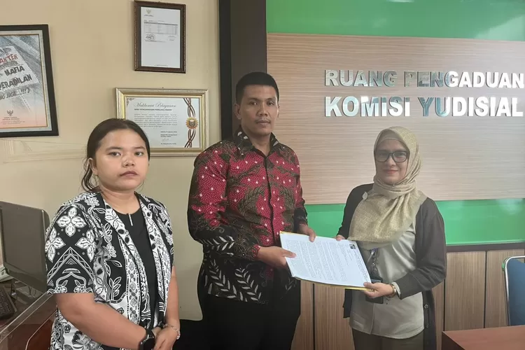 LBH Medan sebagai lembaga yang fokus terhadap Penegakan hukum dan HAM sekaligus kuasa hukum ibu korban menduga majelis hakim yang menangani perkara MHS melanggar kode etik