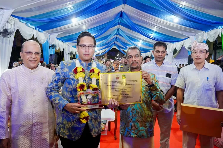 Hadiri perayaan Deepavali, Sabtu (8/11/2025) malam, Rico Waas ajak warga menghidupkan kembali cahaya dalam keluarga.