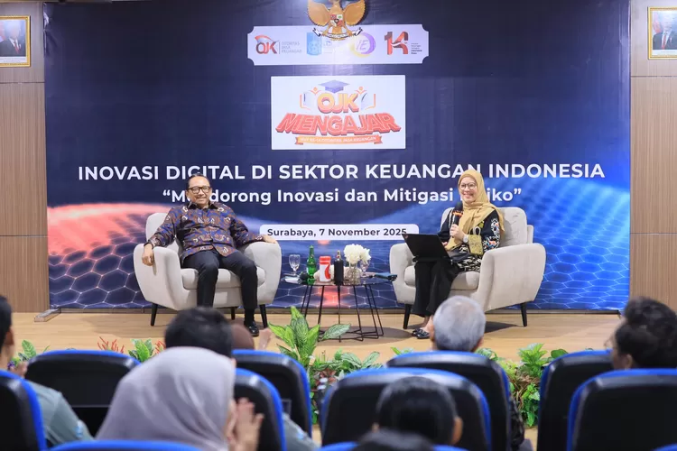 kegiatan OJK Mengajar dengan tema &ldquo;Inovasi Digital di Sektor Keuangan Indonesia: Mendorong Inovasi dan Mitigasi Risiko&rdquo; di Institut Teknologi Sepuluh Nopember (ITS) Surabaya, Jumat (7/11).