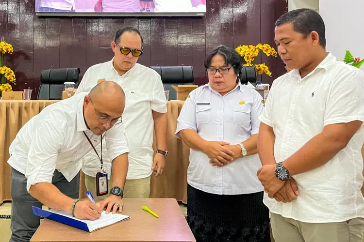 Pemimpin Cabang Koordinator Bank Sumut Pematangsiantar, Subhan Pardosi melakukan penandatanganan MoU Pembiayaan bagi penyediaan rumah bersubsidi bersama Pemerintah Kota Pematangsiantar dan asosiasi pengembang dalam rangka mewujudkan Program 3 Juta Rumah yang dicanangkan pemerintah pusat.