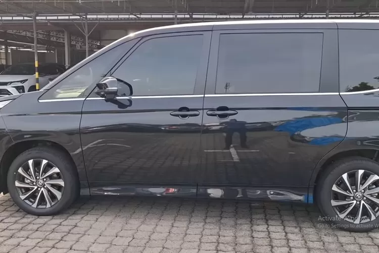 Toyota Kijang Innova 2026 hadir sebagai evolusi terbaru dari mobil keluarga legendaris yang telah lama dikenal di Indonesia. (Tangkapan Layar YouTube Achmad Fuad SE)