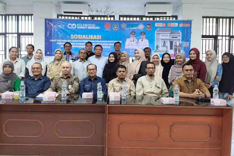 Kepala Badan Perencanaan Pembangunan, Riset, dan Inovasi Daerah (Baperida) Kota Tanjungbalai, Zul Abdiman, S.Kom., M.M bersama Pemimpin Cabang Bank Sumut Tanjungbalai melakukan sosialisasi hunian layak terjangkau melalui Fasilitas Likuiditas Pembiayaan Perumahan (FLPP) sebagai bentuk komitmen Pemko 