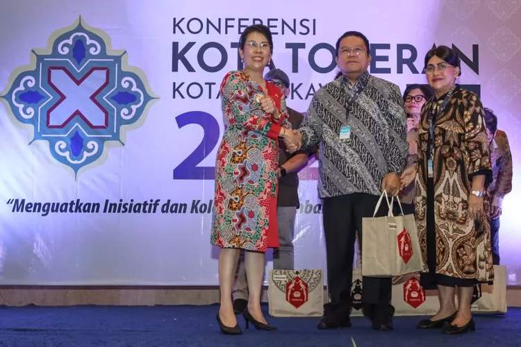 Wali Kota Wesly hadiri KTT di Singkawang, Kalbar (Realitasonline/RH)