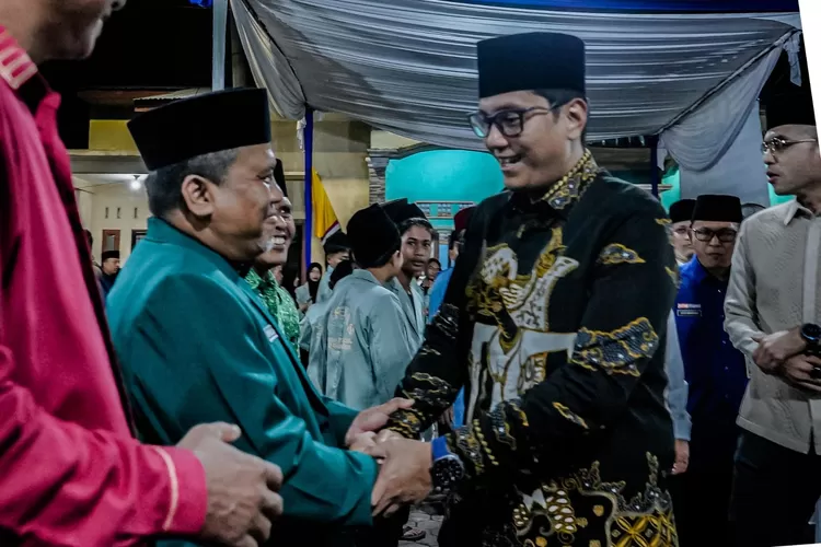 Rico Waas melakukan kunjungan safari Isya di Masjid Al Billah Kecamatan Medan Amplas, Selasa (18/11/1025)