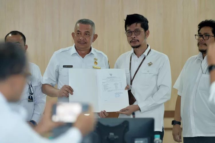 Pj Sekretaris Daerah Provinsi Sumatera Utara (Sumut) Sulaiman Harahap mengikuti Entry Meeting dengan Tim Badan Pemeriksa Keuangan (BPK) Perwakilan Provinsi Sumut di Ruang Rapat I Lantai 2 Kantor Gubernur Sumut, Jalan Diponegoro Nomor 30, Kota Medan, Rabu (19/11/2025). Entry Meeting tersebut dilakuka