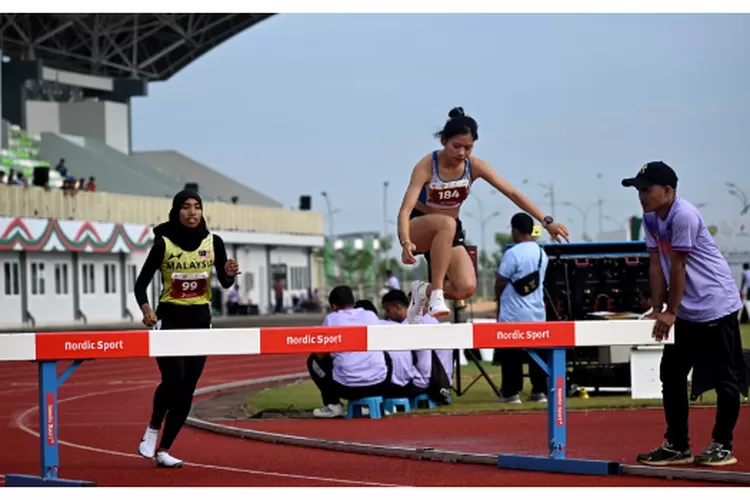 Para atlet dari berbagai negara Asia Tenggara merasa aman dan nyaman saat bertanding maupun beraktifitas pada Kejuaraan Atletik Asia Tenggara U-18 dan U-20 di Stadion Madya Atletik Kawasan Sport Centre Sumut Deliserdang. (Realitasonline.id/Kominfo Sumut/Fahmi Aulia/Imam Syahputra)