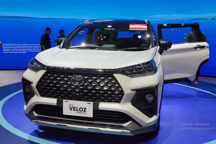 Toyota Veloz Hybrid akhirnya hadir sebagai jawaban atas antusiasme pasar yang menantikan teknologi hemat bahan bakar di segmen LMPV. (Tangkapan Layar YouTube Rayshanto2701)