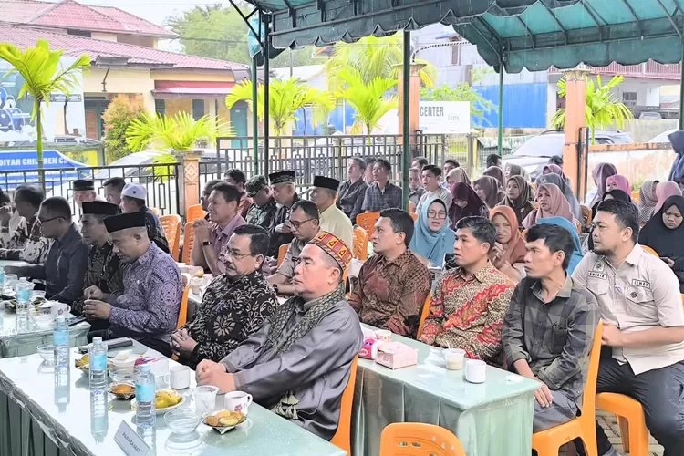 Wakil Bupati Simeulue, Nusar Amin, S.Pd hadiri Kegiatan Penilaian Program Desa Anti korupsi yang dilaksanakan di Desa Amiria Bahagia, Kecamatan Simeulue Timur, Jumat (21/11/2025). (Realitasonline.id/Ris)
