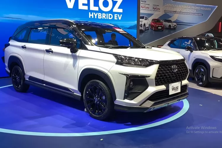 Toyota Veloz Hybrid disebut murah meriah karena harga berada di level yang jauh lebih terjangkau dibandingkan mobil hybrid Toyota lainnya. (Tangkapan Layar YouTube halomasrafli)