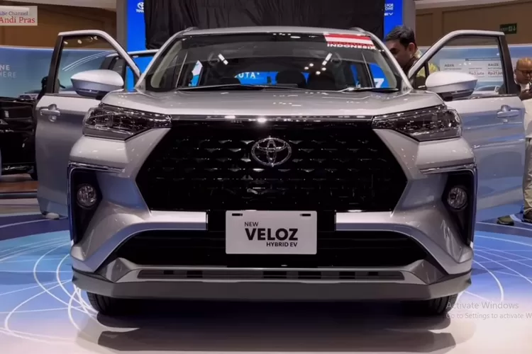 Toyota Veloz Hybrid 2025 tipe V adalah varian paling terjangkau dari keluarga Veloz Hybrid. (Tangkapan Layar YouTube Kacamata Andi Pras)