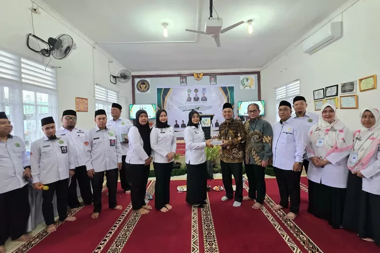 Rutan Perempuan Kelas II A Medan menerima wakaf Al-Qur'an dari BRI Medan Putri Hijau