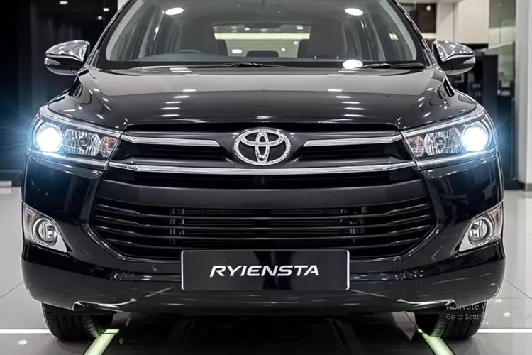  Toyota Innova Crysta bagi banyak orang di Indonesia, tetap menjadi pilihan menarik sebagai MPV keluarga karena menggabungkan kenyamanan, fleksibilitas, dan performa yang relatif seimbang. (Tangkapan Layar YouTube Auto Terbaru)