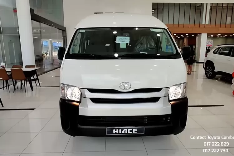  Toyota Hiace 16 Seats Mini Bus adalah kendaraan yang dirancang untuk transportasi penumpang dalam jumlah sedang, cocok untuk kebutuhan travel, antar jemput, maupun keperluan perusahaan. (Tangkapan Layar YouTube AutoShow TV)