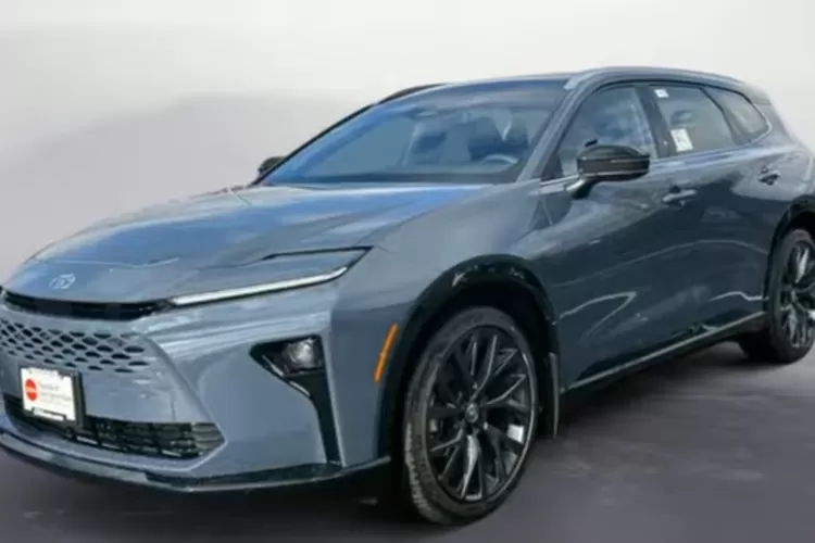 Toyota Crown Signia adalah SUV-hybrid ukuran menengah dari Toyota yang dirancang sebagai crossover premium menggabungkan kenyamanan seperti sedan mewah dengan fleksibilitas SUV. (Tangkapan Layar YouTube ToyotaofSouthernMD)