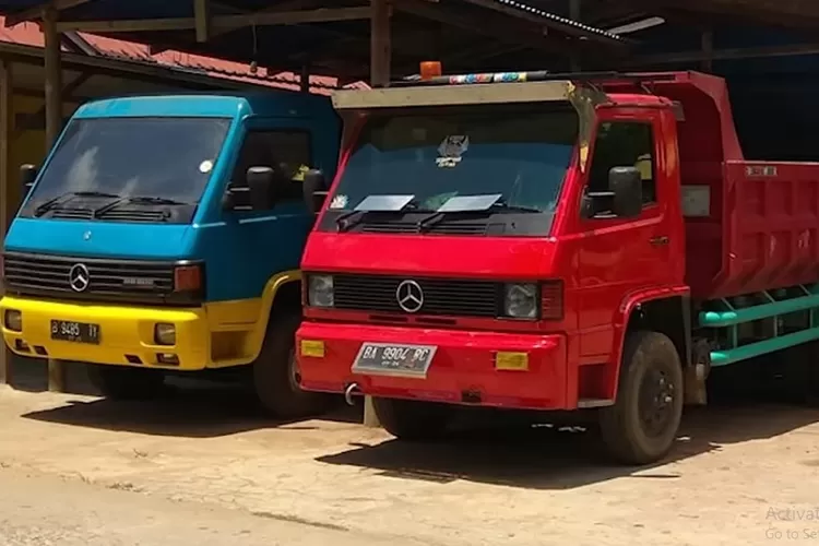 Truk Mercedes Benz MB700 dan MB800 adalah dua model truk ringan yang pernah cukup populer di Indonesia pada era 1990-an hingga awal 2000-an. (Tangkapan Layar YouTube ARF TRUCK CHANNEL)