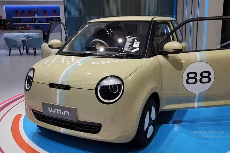 Changan Lumin adalah mobil listrik mungil yang dibuat untuk penggunaan harian di kota. (Tangkapan Layar YouTube Rayshanto2701)