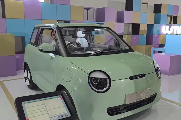 In Depth Tour Changan Lumin biasanya membahas mobil listrik mungil dari Changan yang dirancang untuk penggunaan harian di area perkotaan. (Tangkapan Layar YouTube B Channel)