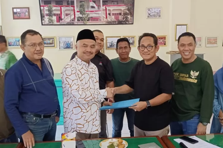 Berkas pendaftaran Farianda diterima langsung oleh Ketua Streering Comitte (SC) Mubes VIII BM-3 Sumut Ir. Besri Nazir, MM dan Ketua Organizing Comitte (OC) Assoc. Prof. Dr. H. Yohny Anwar, MM, MH di Sekretariat BM-3 Sumut di Jalan Adinegoro No. 1 Medan, Minggu (30/11).