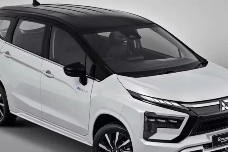 Mitsubishi Xpander Cross Hybrid dibangun sebagai versi yang lebih tangguh dari Xpander biasa dengan fokus pada rasa berkendara yang stabil dan posisi duduk yang tinggi. (Tangkapan Layar YouTube A4 Automotive)