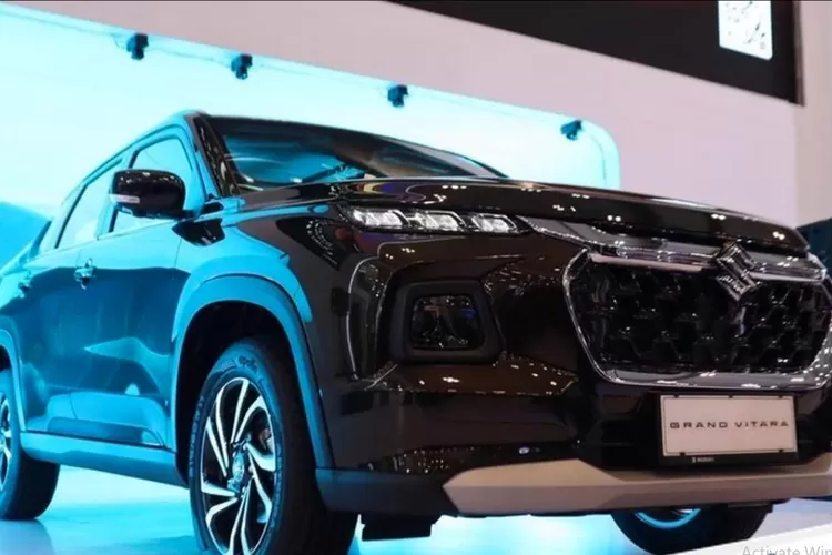 Suzuki Grand Vitara 2025 hadir dengan sejumlah pembaruan yang membuatnya tampil lebih modern. (Tangkapan Layar YouTube Everywhere And Beyond)