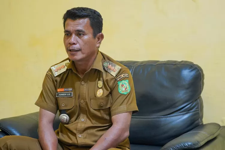 Camat Medan Helvetia, Junedi.