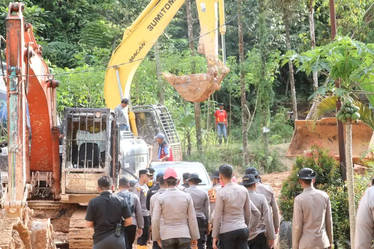 Akses Jalan si Tarutung ke Sibolga Mulai Terbuka