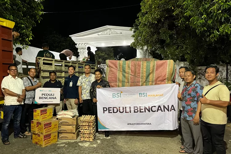 BSI bersama BSI Maslahat menyalurkan paket sembako, perlengkapan kebersihan, kebutuhan bayi dan balita, selimut, obat-obatan ringan, hingga dukungan logistik bagi posko pengungsian.