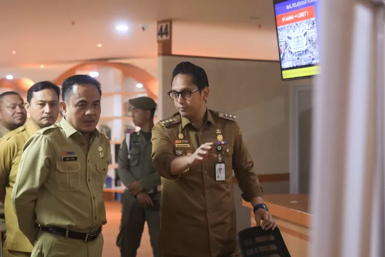 Rico Waas kunjungi Mall Pelayanan Publik, pastikan pelayanan optimal pasca banjir, Senin (8/12/2025).
