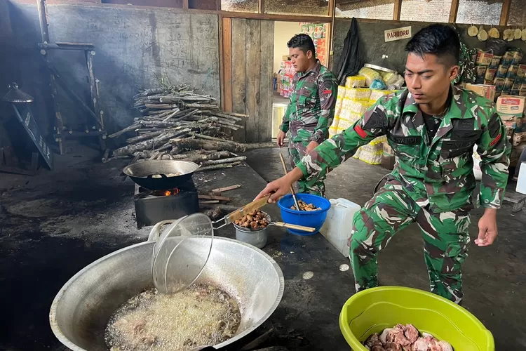 12 Dapur Lapangan Kodam I/BB di Sibolga. Tapteng dan Tapsel Masih Mempercepat Pelayanan Makanan Siap Saji Untuk Korban Banjir dan Longsor di Tiga Daerah