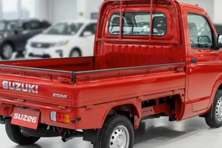 Suzuki Carry 2026 merupakan mobil niaga ringan yang dirancang khusus untuk menunjang kebutuhan usaha dengan fokus utama pada daya angkut, keandalan, dan efisiensi biaya operasional. (Tangkapan Layar YouTube Auto Harga)