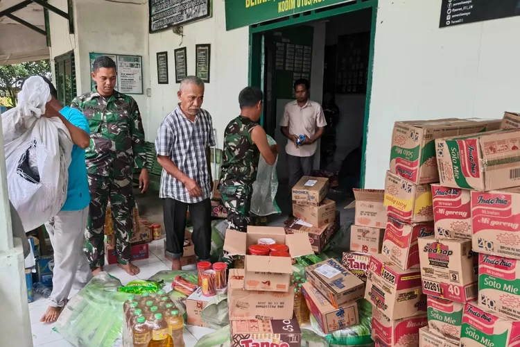  KOREM 011/Liliwangsa Aceh Utara Salurkan Bantuan Sembako Kepada Korban Banjir diwilayah Koramil 24/Nibong.