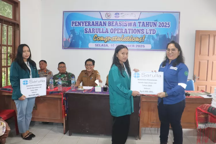 Penyerahan beasiswa kepada mahasiswa berprestasi serta kurang mampu melalui dana CSR SOL. (Realitasonline.id/AS)