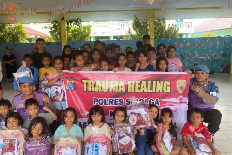 Trauma Healing dilakukan kepada Anak Anak di Sibolga sekaligus Berikan Bantuan Poldasu Melalui Polres Sibolga.( Humas Poldasu) Ogek Tanjung.