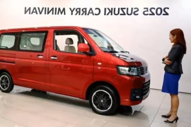 Suzuki Carry Minivan 2025 benar-benar mengejutkan semua orang karena hadir sebagai versi yang benar-benar praktis dan sangat hemat. (Tangkapan Layar YouTube JOSHUA DAILY SERMONS)