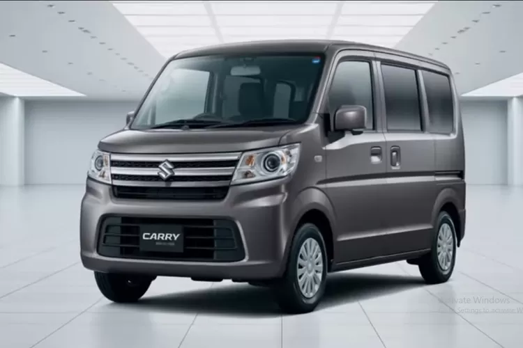 Suzuki Carry Minivan adalah kendaraan van serbaguna yang dirancang untuk memenuhi kebutuhan transportasi keluarga besar atau usaha dengan daya angkut hingga sembilan penumpang. ( Tangkapan Layar YouTube AutoVerse Insights)