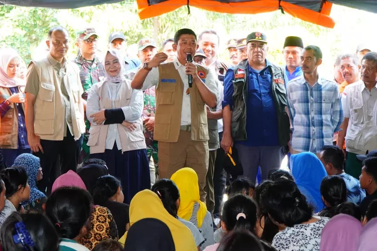 Setelah menerima paparan dari Pemkab Langkat, Kepala BNPB melanjutkan agenda kunjungan dengan meninjau langsung lokasi terdampak di Kecamatan Hinai