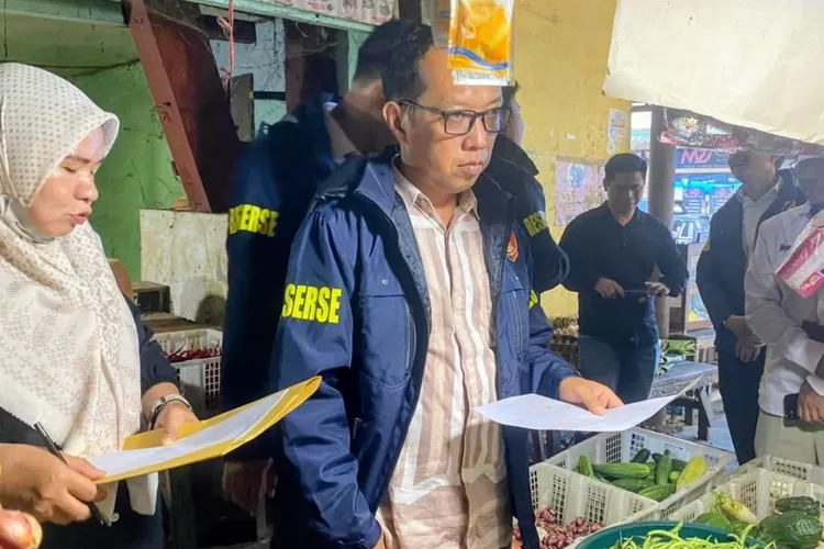 Polres Padangsidimpuan melalui Unit II Ekonomi Satreskrim bersama Pemko Padangsidimpuan laksanakan pengecekan harga pangan dalam rangka menghadapi Nataru) 2025 / 2026 di wilayah hukum Polres Padangsidimpuan, Jumat (19/12/2025).(Foto : Realitasonline / Riswandy)