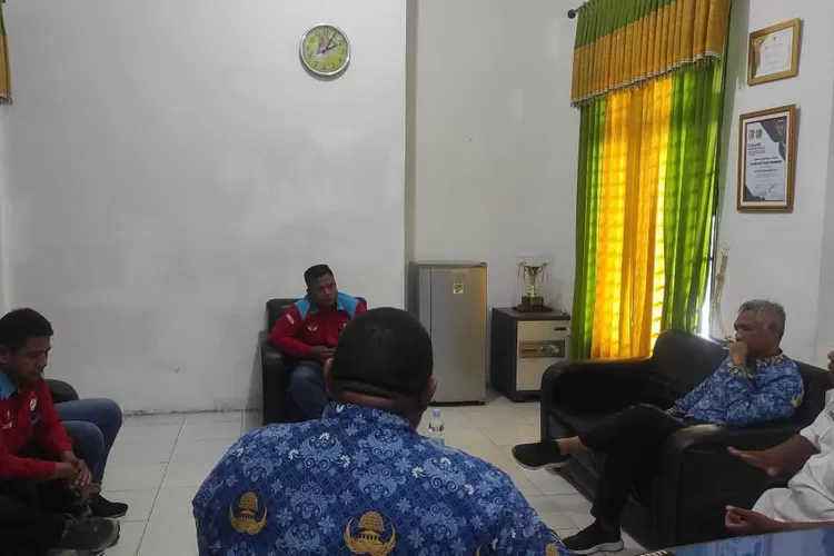 Dalam keterangannya, Erwin mengaku baru menjabat sebagai pendamping kecamatan. 