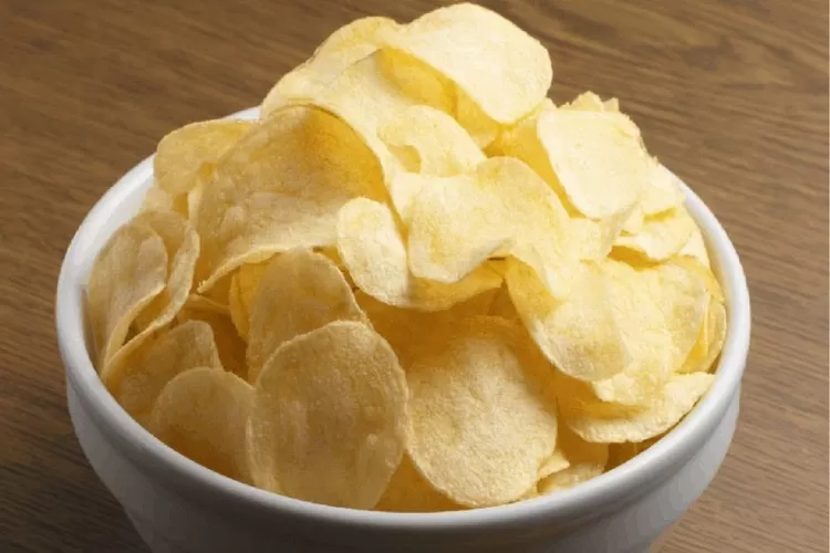 Ilustrasi kripik singkong. (popbela / rumahmesin.com)