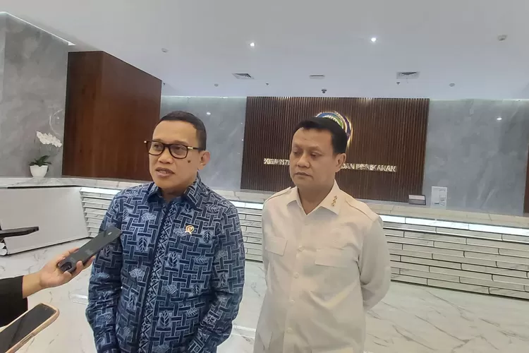 Menteri Perlindungan Pekerja Migran Indonesia (P2MI) Abdul Kadir Karding dan Sekjen KKP Rudy Heriyanto. (RRI)