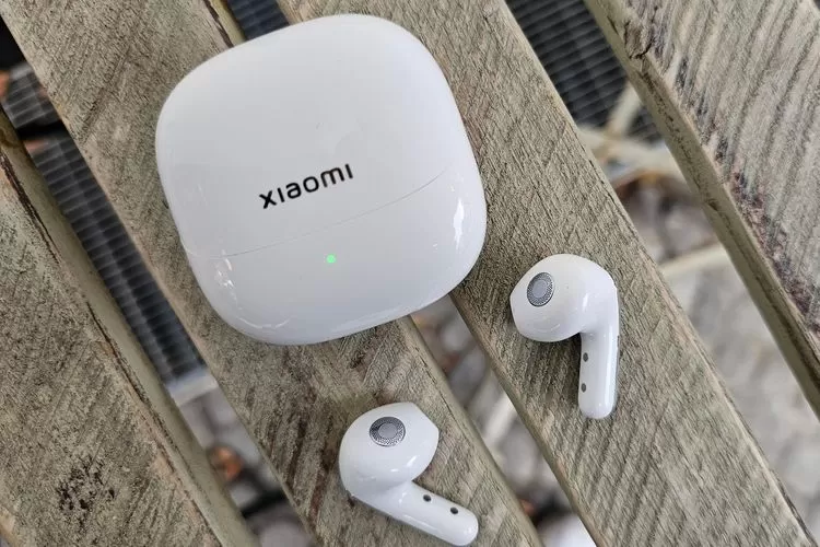 Rasakan sensasi audio luar biasa dengan Xiaomi Buds 5! TWS canggih ini bikin musikmu hidup, nyaman, dan stylish. Yuk, coba! (Mi.com / HukamaNews.com)