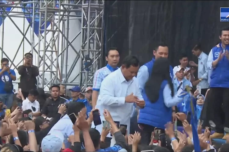 Prabowo Joget Bareng Denny Caknan, Malah Dapat Saweran Dari Pendukung ...