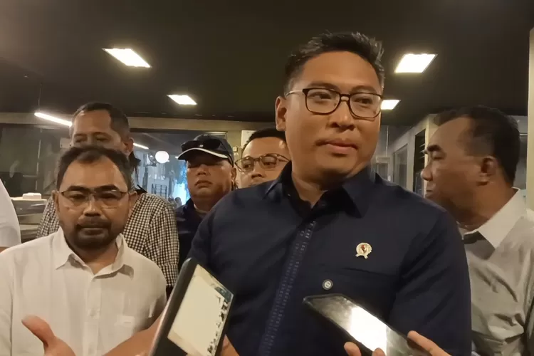 Wamentan RI Sudaryono saat bersama Koordinator Relawan Bolone Mase Kuat Hermawan. (Dok. Istimewa)