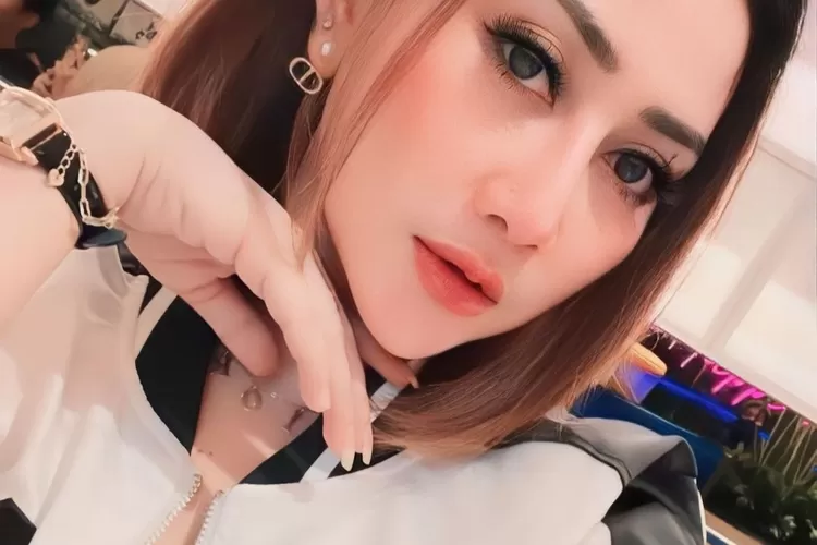 Ini Profil Sosok Seleb TikTok Probolinggo Yang Viral Ngamuk Ke Siswi ...