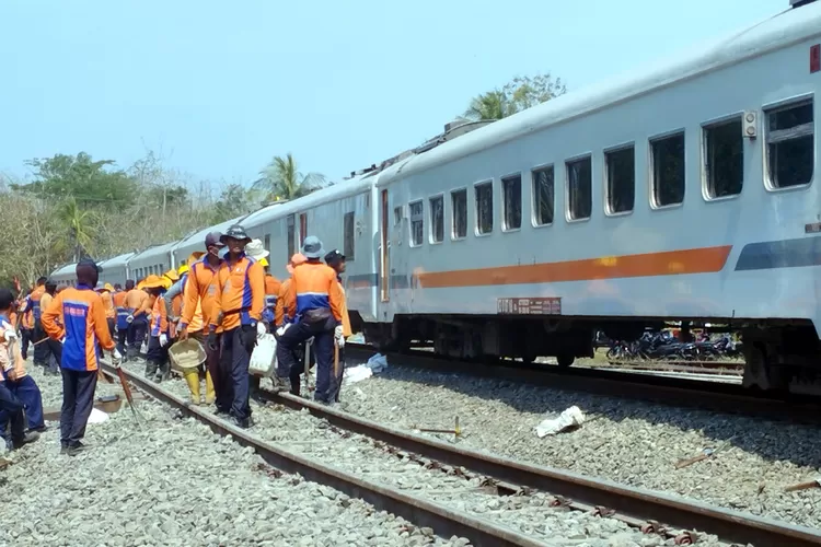 Sempat Terganggu Saat Insiden Anjloknya Argo Semeru, Jalur Sentolo ...