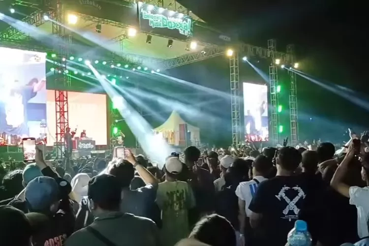 NDX AKA Guncang Warga Jogja dalam Konser Musik &ldquo;Gelegar Musik DOXXA #10&rdquo; di Lapangan Kledokan, Sleman, Minggu, 12 November 2023. (Tangkap layar instagram @merapi_uncover)