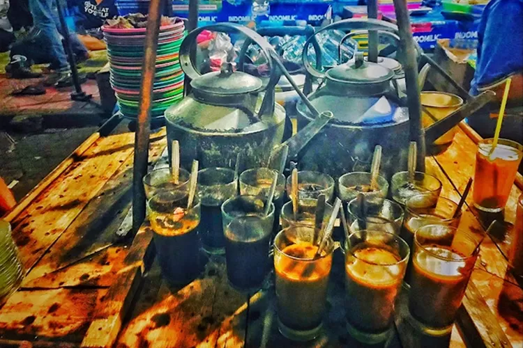 Top 5 Angkringan Kopi Jos di Jogja, Nikmati Rasanya Kopi Campur Arang  Paling Legendaris, Wisatawan Wajib Coba - Babad Jogja